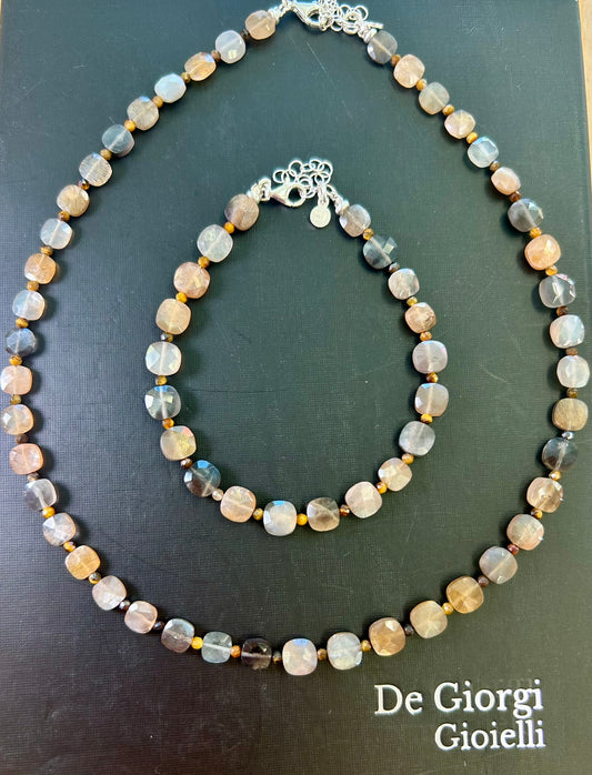 Halskette Mondstein quadratisch