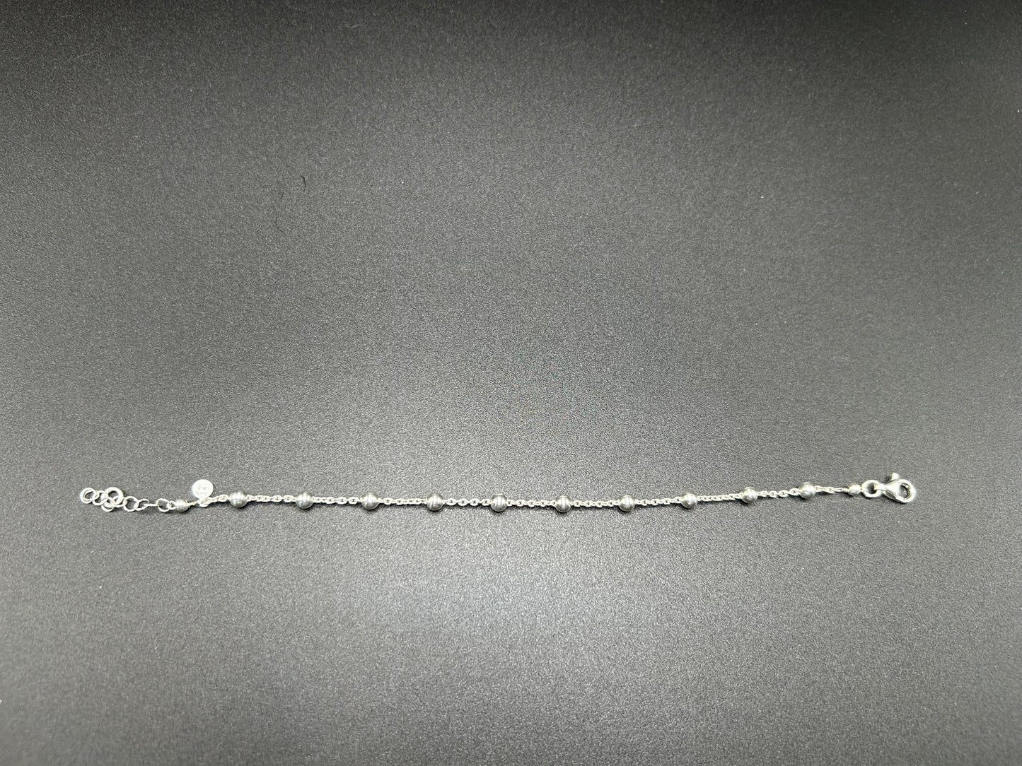 Armband mit mittleren Kugeln