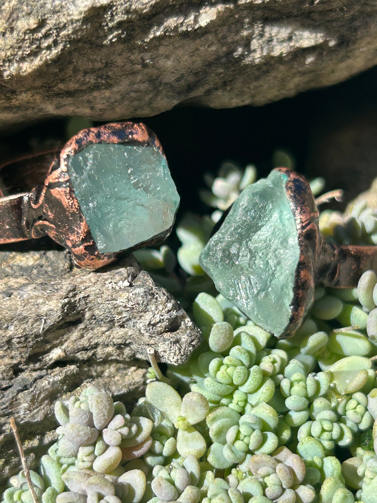 Copper rings with green quartz