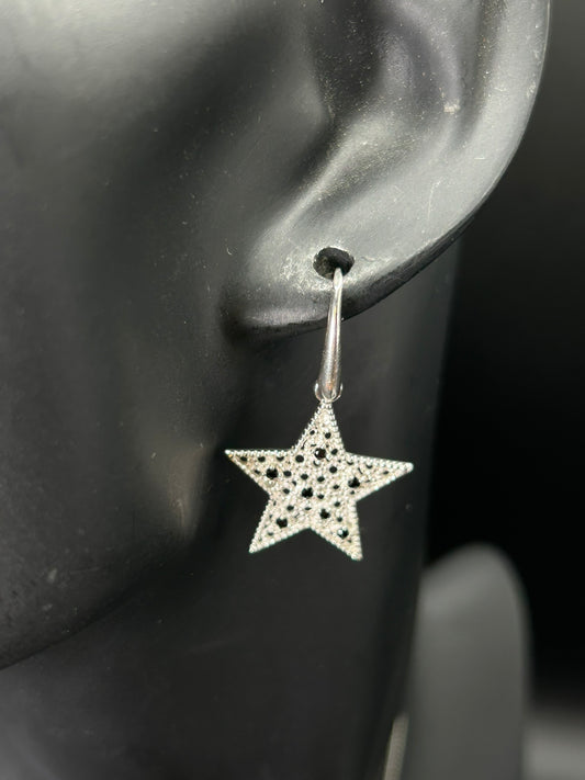 Schwarze Stern-Ohrringe