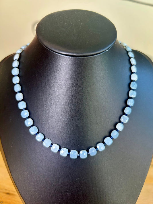 Collana Calcedonio azzurro Quadrato e Lapislazzuli tondo