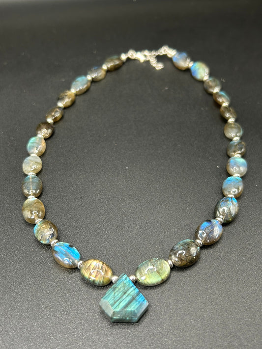 Halskette mit Labradorit