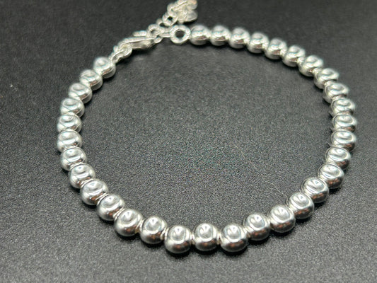 Armband mit bearbeiteten Lagern