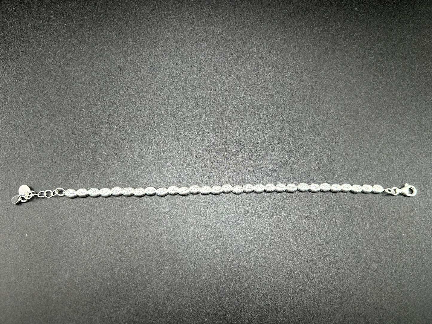 Armband mit bearbeiteten Perlen