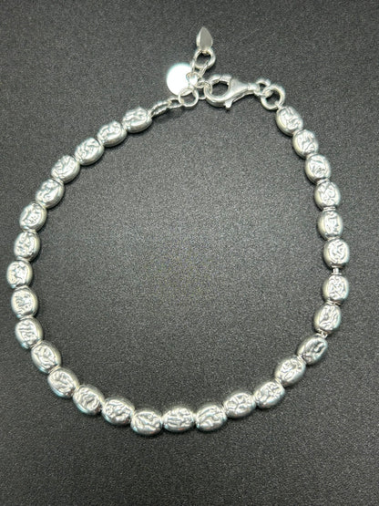 Armband mit bearbeiteten Perlen