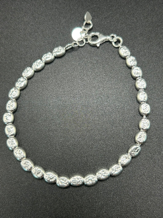 Armband mit bearbeiteten Perlen