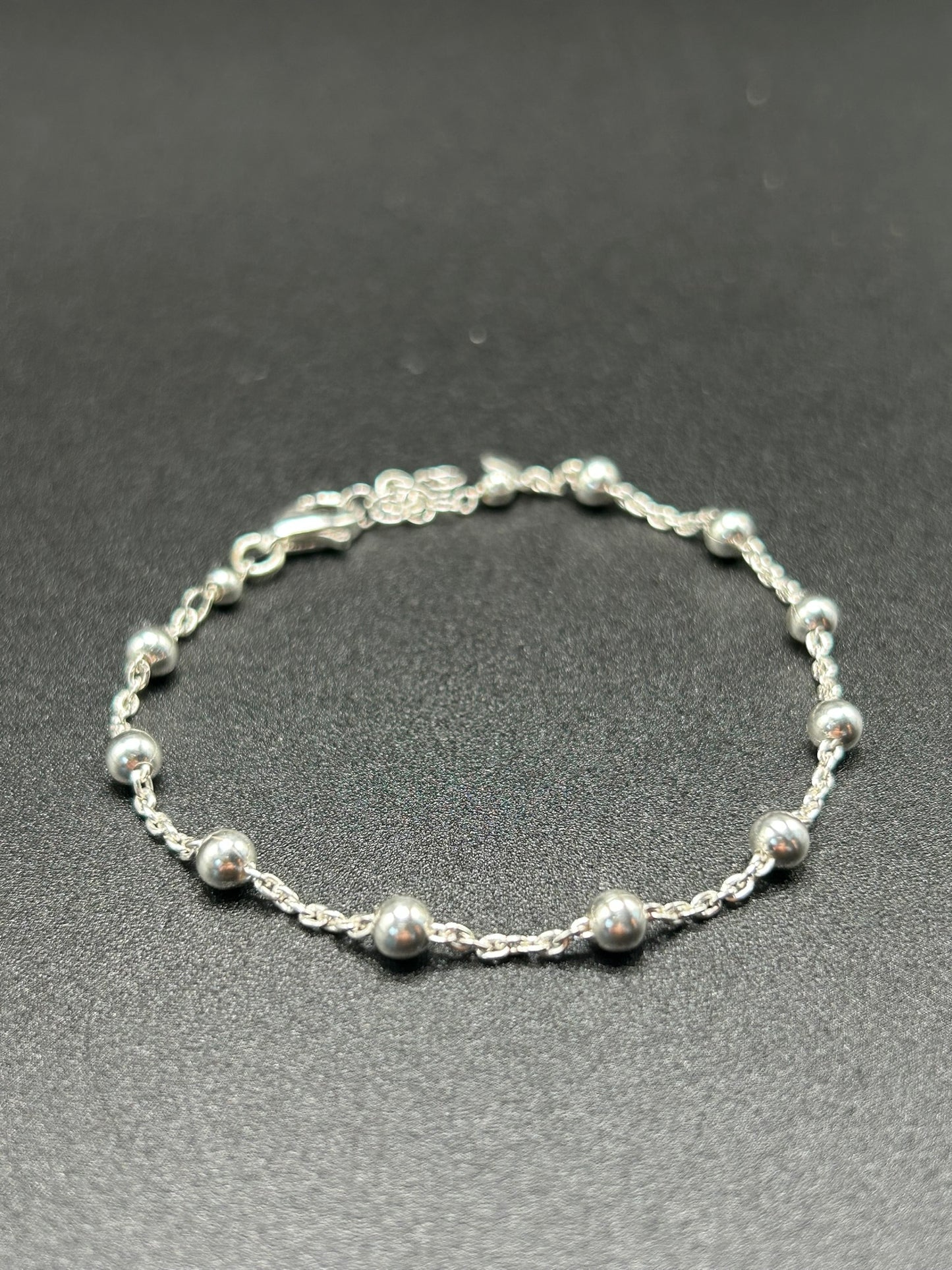 Armband mit mittleren Kugeln