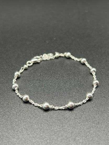 Armband mit mittleren Kugeln