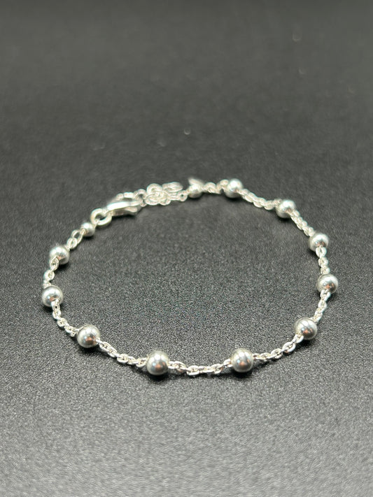 Armband mit mittleren Kugeln