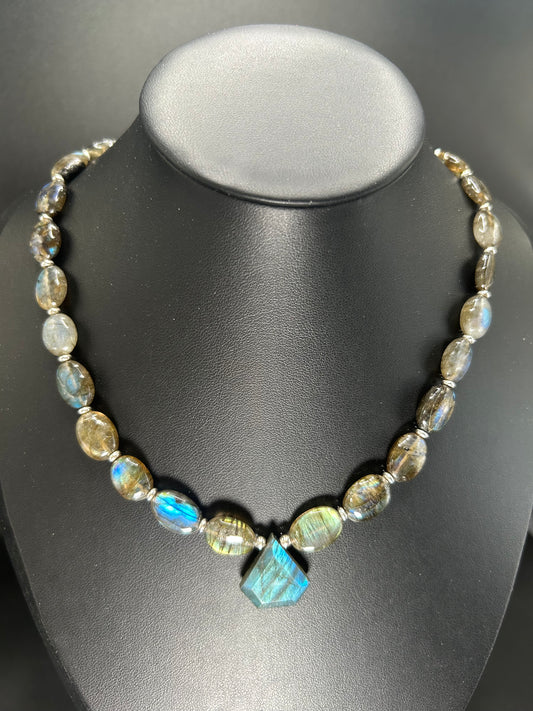 Halskette mit Labradorit