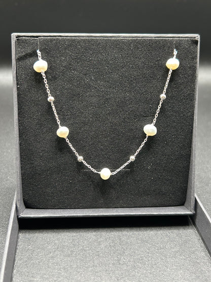 Bizarrer natürlicher Perlenchoker