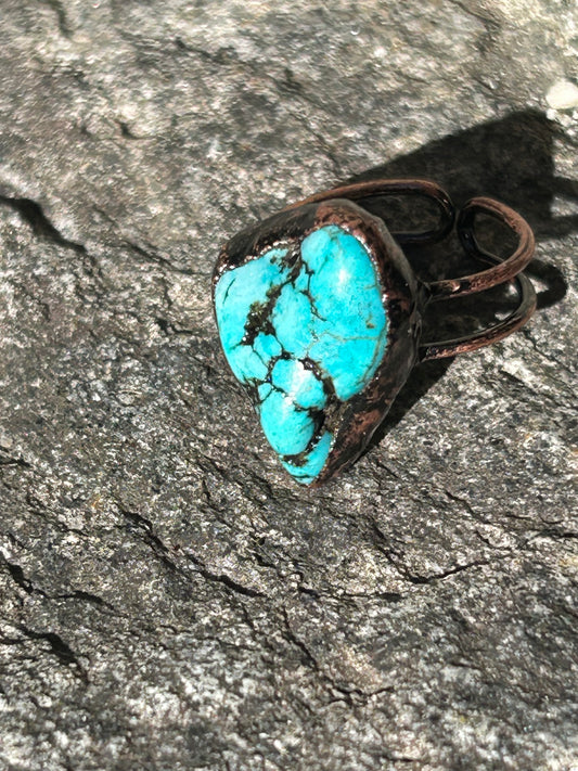 Anello in rame con turchese naturale
